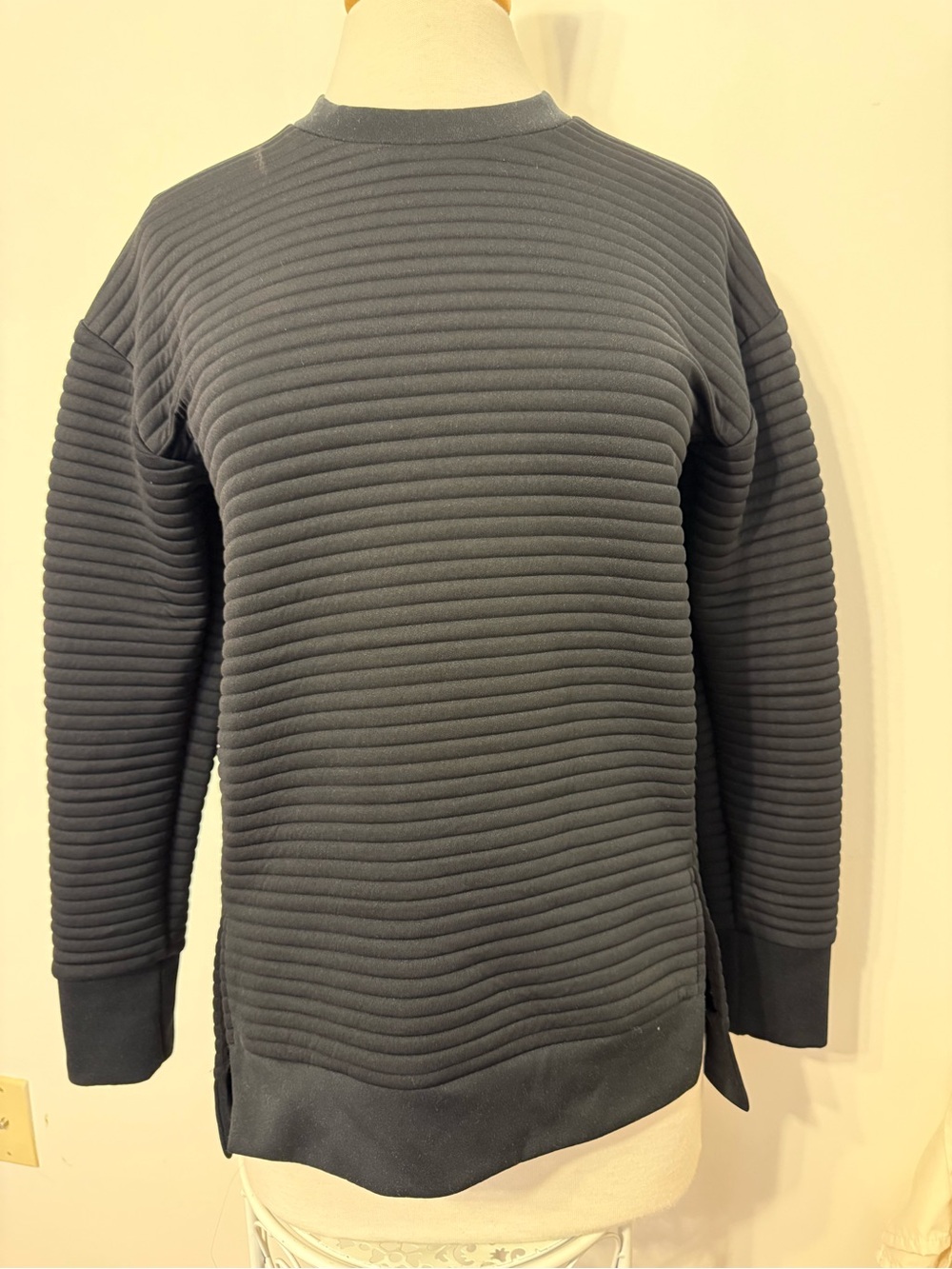 New Balance Men's Ribbed Crewneck Sweater - Charcoal Gray